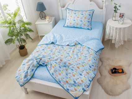 Комплект постельного белья Софи де Марко Динозаврики (голубой) с одеялом 1,5-спальный